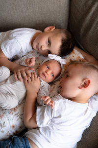 Relaxed-in-home-newborn-photographer-milwaukee-wisconsin-170