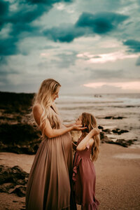 mother-daughter-maternity-session-oahu