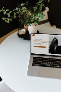Homepage website design for a hair extensions stylist by Eugene web designer Bloem Creations
