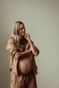 McLennan-pregnancy-23-36