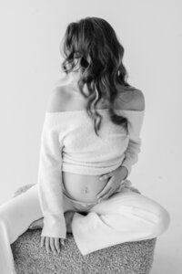Maternity detail shot of baby bump, luxury maternity photographer Miami