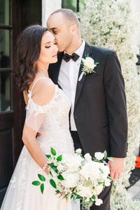 Wedding bride and groom taking a moment on their wedding day in Nashville Tennessee
