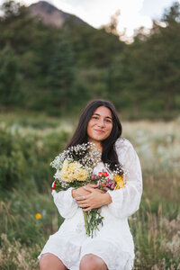 colorado-springs-senior-photographer-flowers