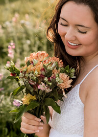 Gladstone high school senior portraits with wildflowers.