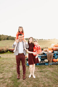 family mini engagement couple wedding christmas spring fall sessions maternity photographer wedding photography stuarts draft waynesboro charlottesville staunton49