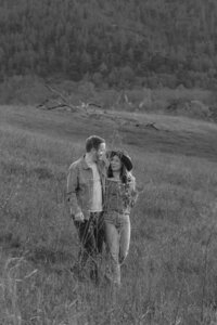 mt diablo couple mountainside couple in open field for engagement photos in bay area california.