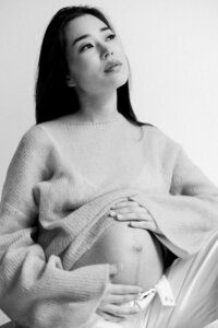 Boston Maternity Photographer. In studio maternity session. In studio editorial maternity session. Great Boston family photographer. Deborah Zoe Photography. Boston Family Portraits, Boston Maternity Portraits, Boston Editorial Photographer.