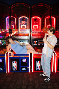 Maternity Photos at an Arcade.Dave and Busters Maternity Photos.CaitlynCloudPhotography51