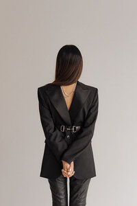 kaboompics_chic-minimalism-black-fashion-accessories-dark-aesthetics-36888