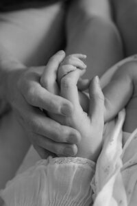 newborn-hand-gripping-parent-finger-macro-black-white-boulder-in-home-photography-177-B&W