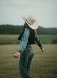 nior portrait at Triple T Farms in Fruitdale, Alabama — twirling