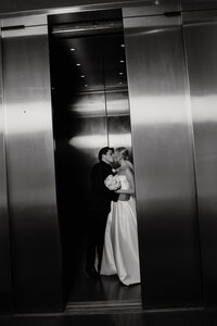 Davenport Wedding Venue | The Figge Museum Wedding | Quad Cities Wedding Photographer | Black Tie Wedding in Davenport, IA-30