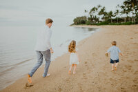 waialae-kahala-beach-family-session-oahu-hawaii-chelsea-abril-photography-14