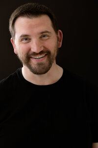 2023_05_16 Dave Headshots-229-Edit (2)