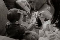 Family-photo-Mother-and-daughter-reading