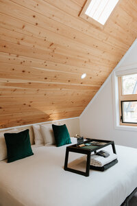 Nectar Yoga Emerald Room Interior Vancouver British Columbia Canada 05_2023 @RobinBonnerPhotography