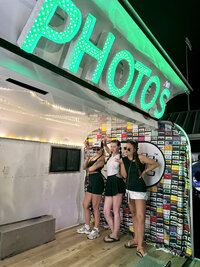 Illicit-BananaWhoBooth-AirstreamPhotobooth16