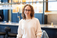 Professional portrait of Jill Wright, speaker and creator of the Time Magic Method for sustainable productivity.