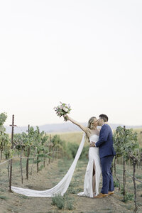 sunset-portraits-Leal-Vineyards-182