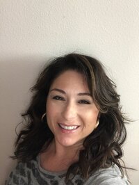 Carley Kunzer Murrells Inlet hairstylist headshot