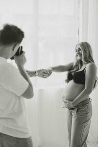 MaddeeMaternityBW-56