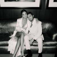 superherodesignco_34572_Stylish_bride_and_groom_sitting_on_a__cf120d13-cbf4-4031-b959-390810bb83da_3