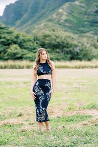 high school senior photo on Oahu in Kualoa