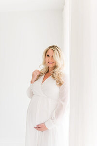 timeless maternity portrait by Charlotte Maternity Photographer Anna Wisjo