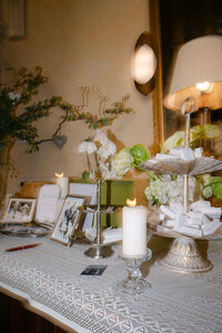 elegant-wedding-favours-display.jpg