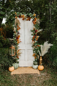 gravel-and-grace-floral-door-arch-fall-pumpkins.jpg