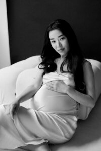 Boston Maternity Photographer. In studio maternity session. In studio editorial maternity session. Great Boston family photographer. Deborah Zoe Photography. Boston Family Portraits, Boston Maternity Portraits, Boston Editorial Photographer.