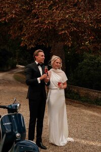 koppel tijdens trouwerij in italie, destination wedding photographer