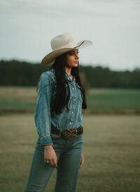 nior portrait at Triple T Farms in Fruitdale, Alabama — full-body