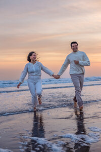 couples-photoshoot-mallorca-beach-at-sunset 62