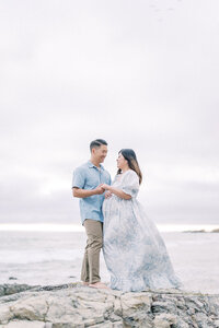 Maternity-Photoshoot-Crystal-Cove-Laguna-Beach_006