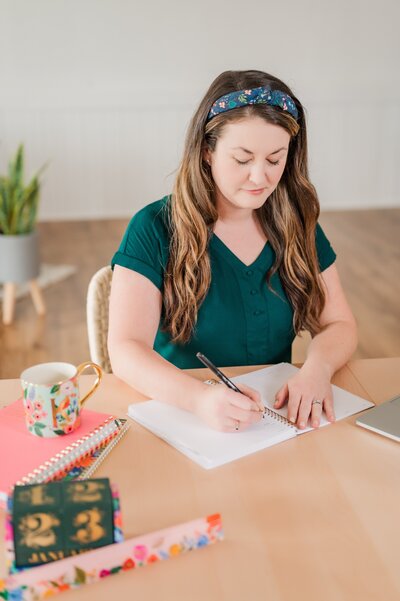 Kelli White 2022 Q Brand Photos -1