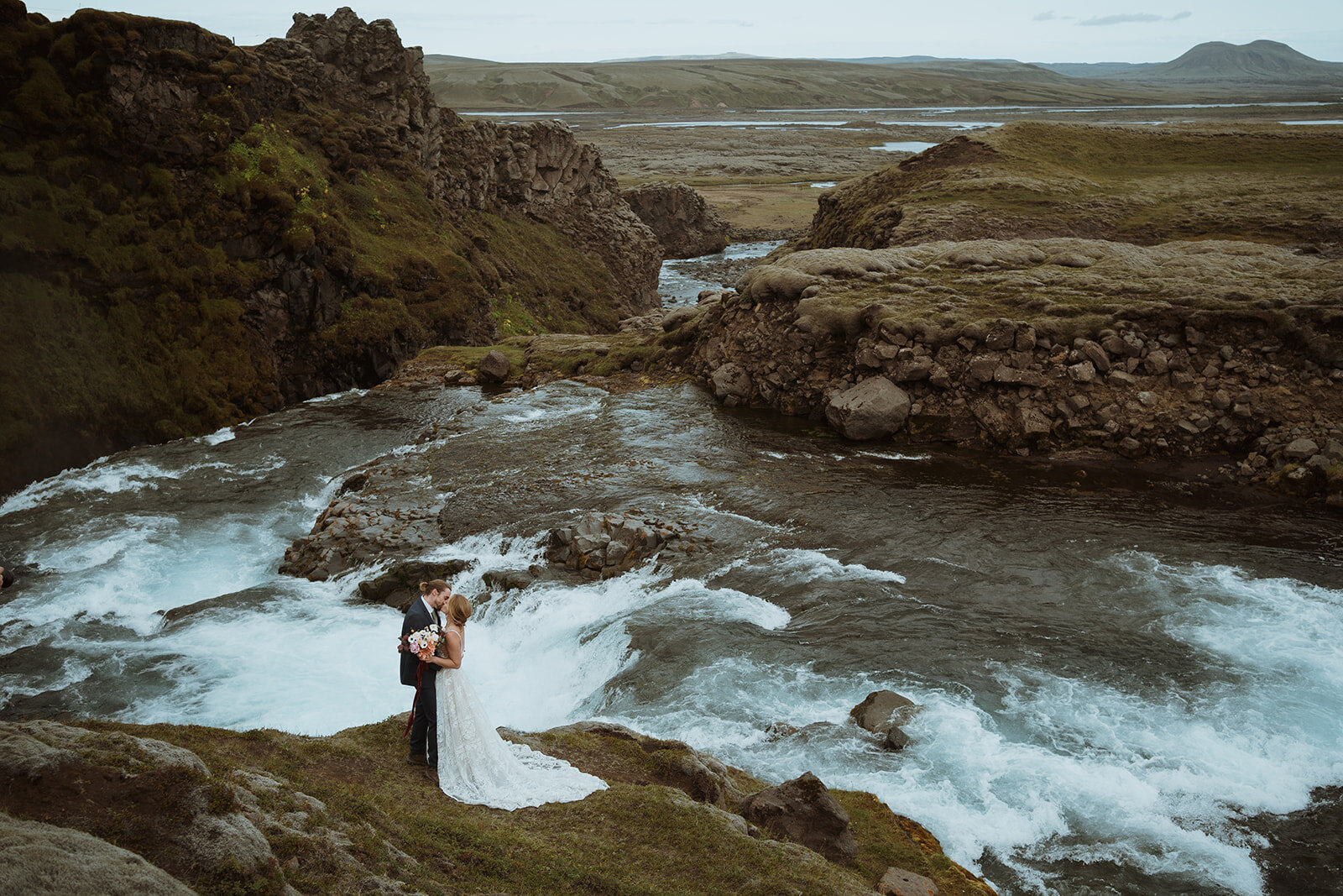 If you're planning to elope in Iceland, come and get inspired by Jess & Rob's stunning adventure elopement in the highlands! Discover mountain elopement ideas, non traditional wedding locations, elopement wedding looks and fun wedding ideas. Book Sydney for your adventurous mountain elopement or destination elopement