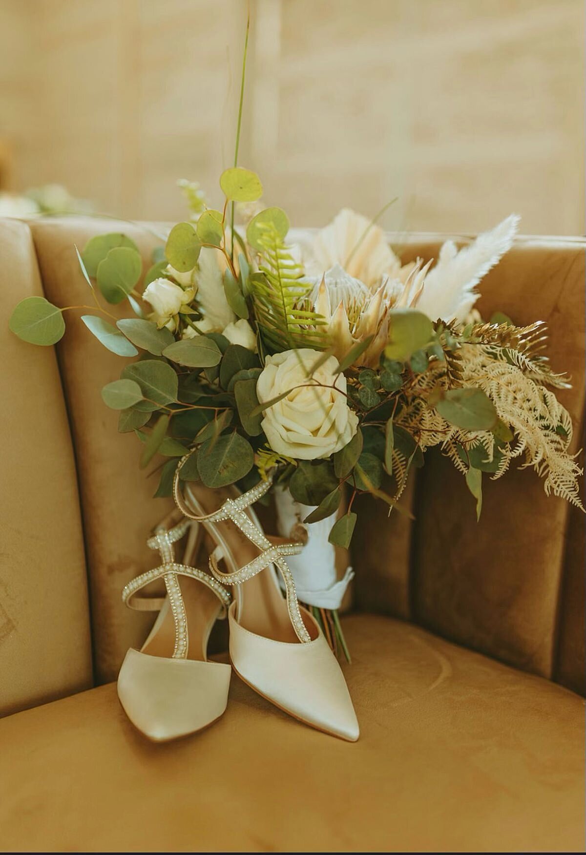 Sweet and simple boho bouquet design