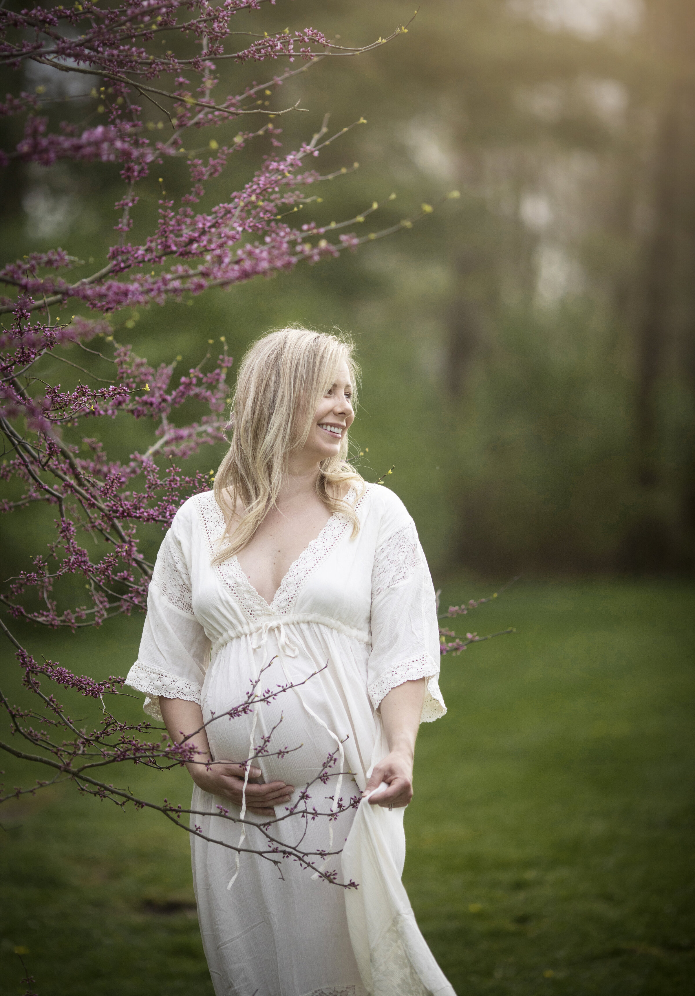 maternity photos in bucyrus ohio, women in white dress looking off camera