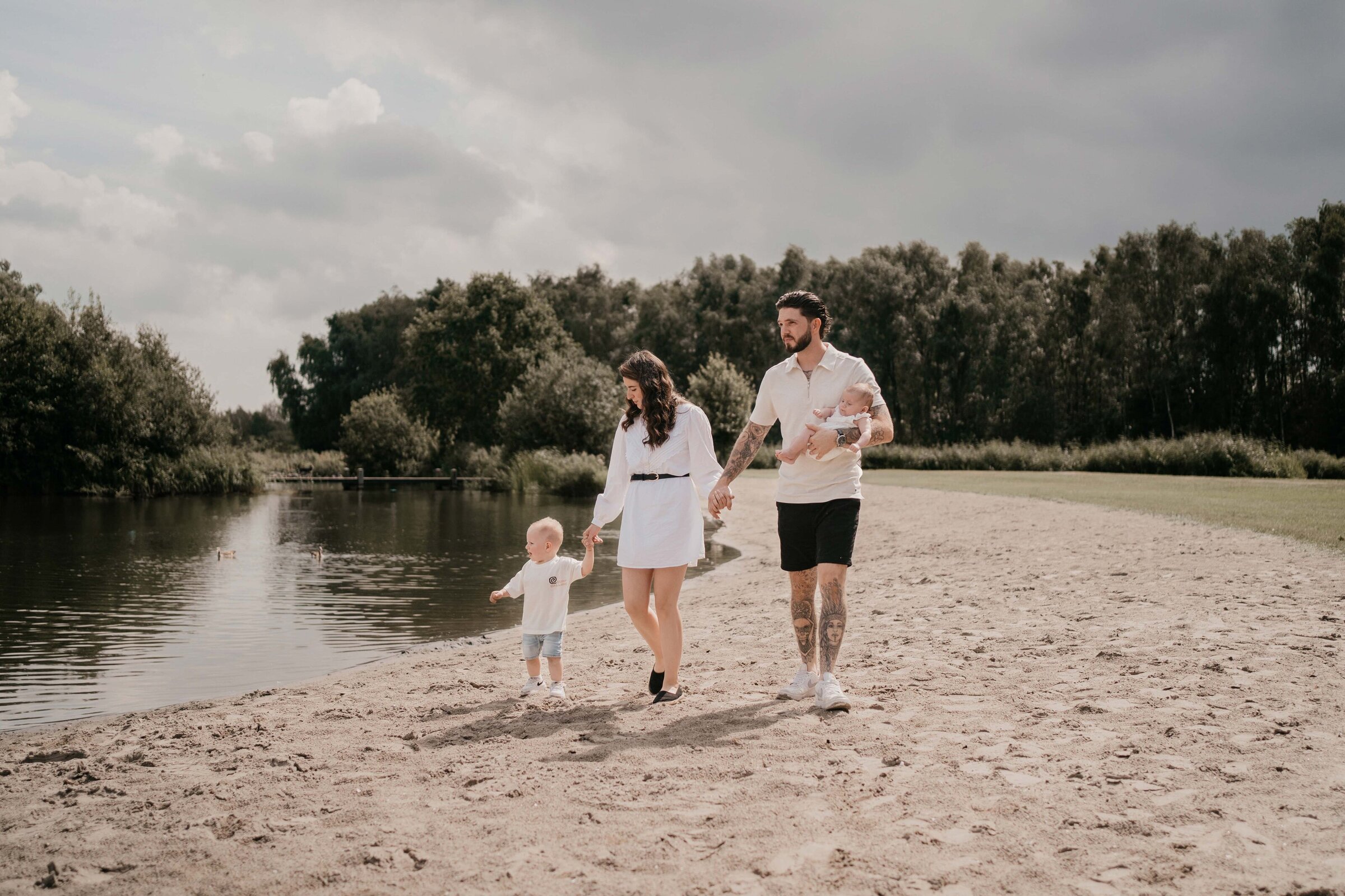 Newbornshoot door Leukfotografie in Amsterdam, Zaandam, Landsmeer, Oostzaan en Purmerend – zachte, liefdevolle babyfoto’s-118