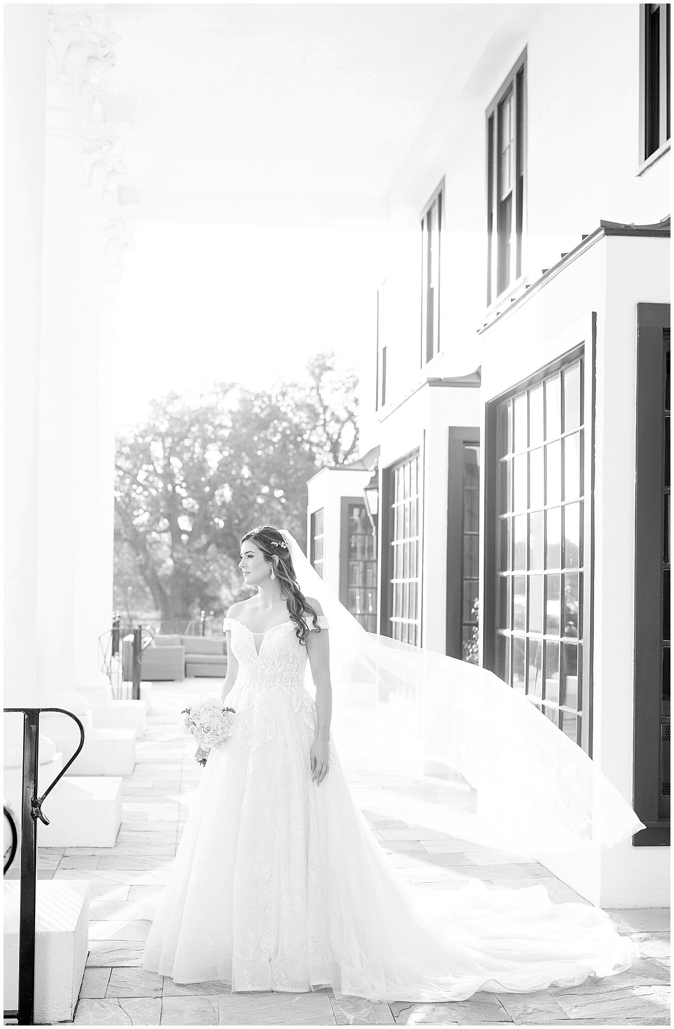 Bridal-Wedding-PortraitsThe-White-House-Hotel-Biloxi1224