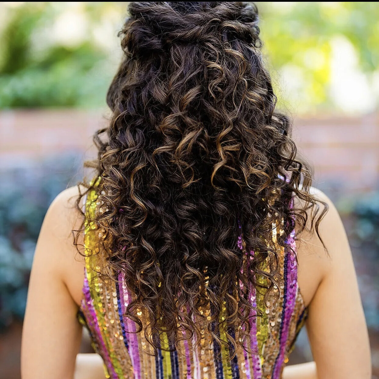 A close up of a woman's hair do.