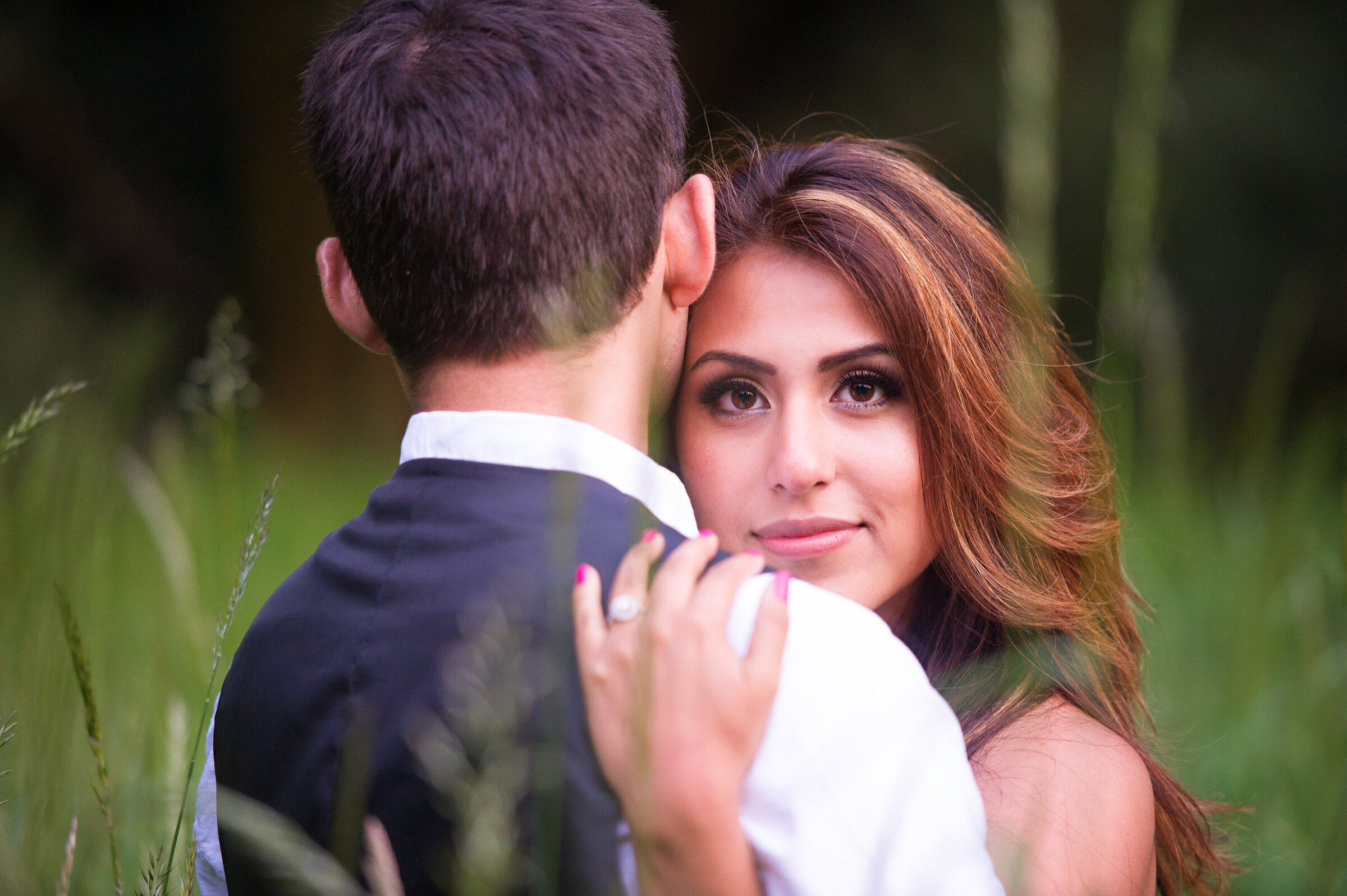 engagement-couple-eyes-field-intimate-