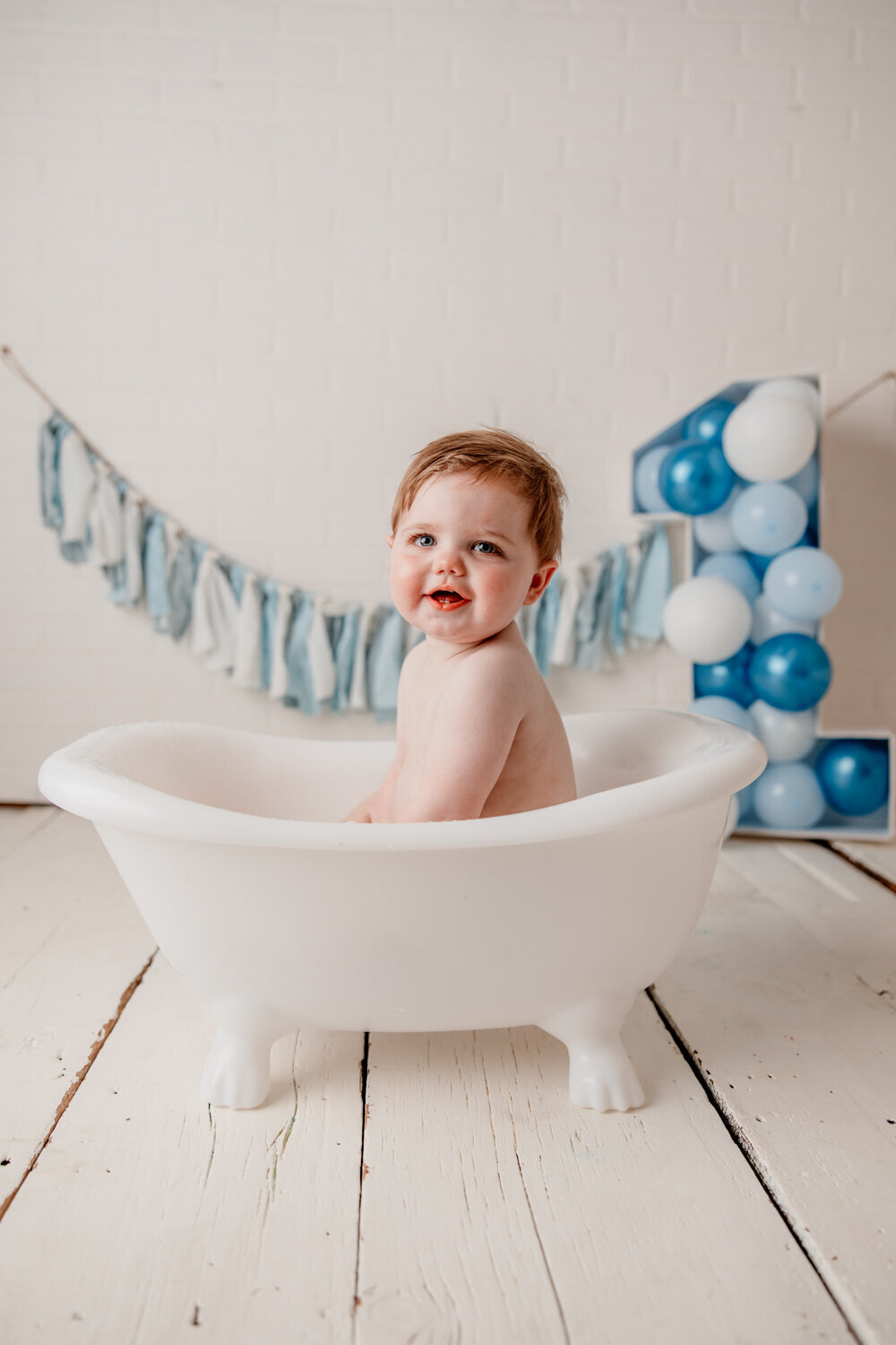 cedarburg-wisconsin-cake-smash-photography-27