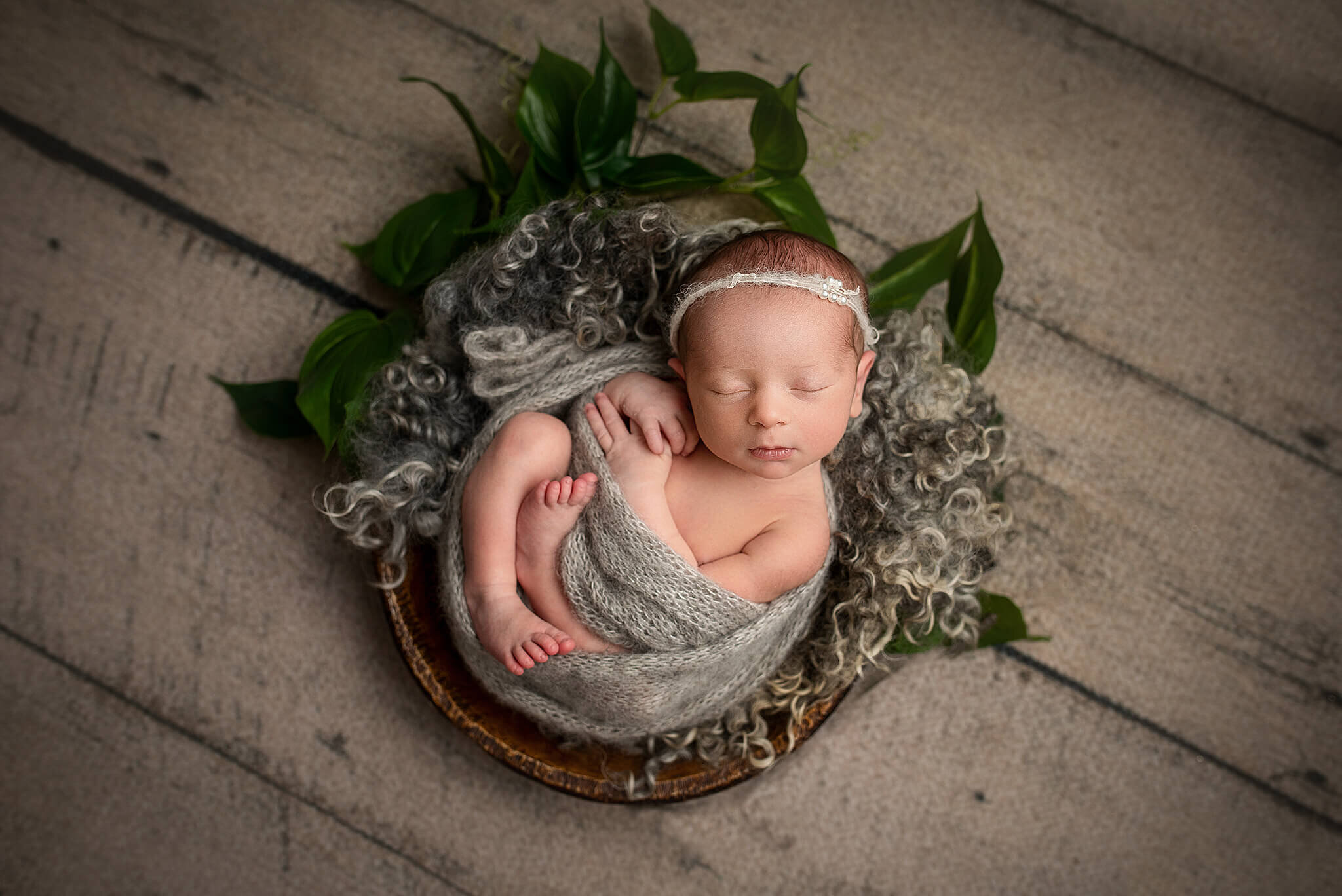 Columbus Ohio Newborn photographer with  newborn baby girl
