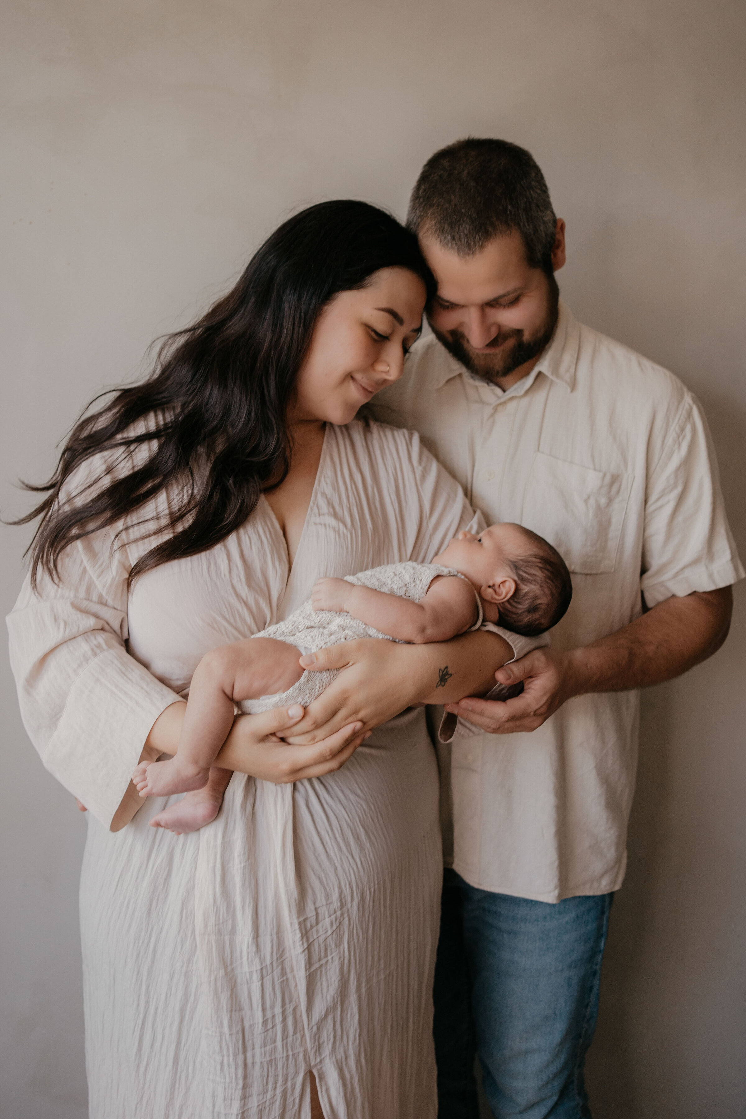 Newbornshoot door Leukfotografie in Amsterdam, Zaandam, Landsmeer, Oostzaan en Purmerend – zachte, liefdevolle babyfoto’s-49