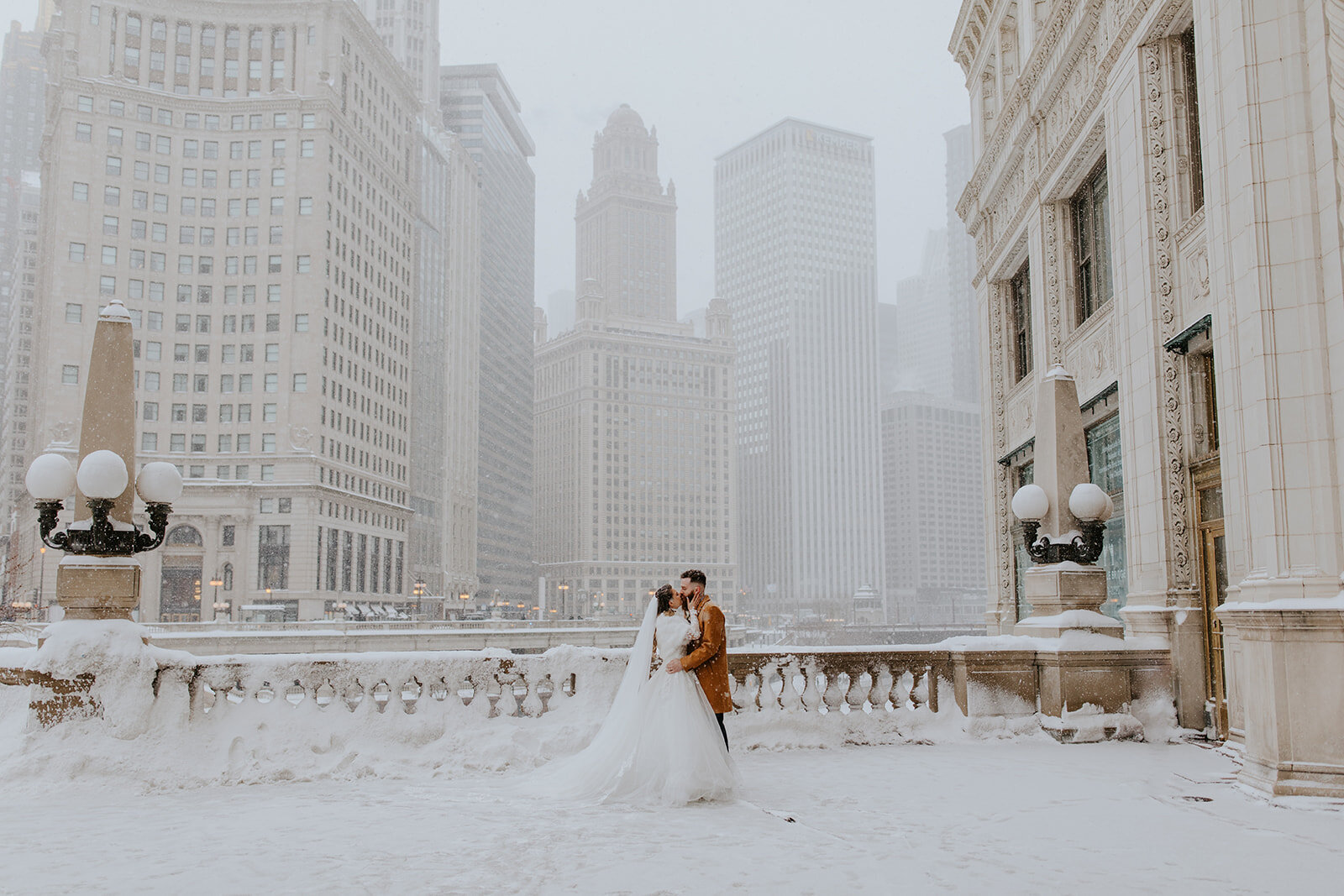 hanna-walkowaik-chicago-winter-wedding-0527_websize