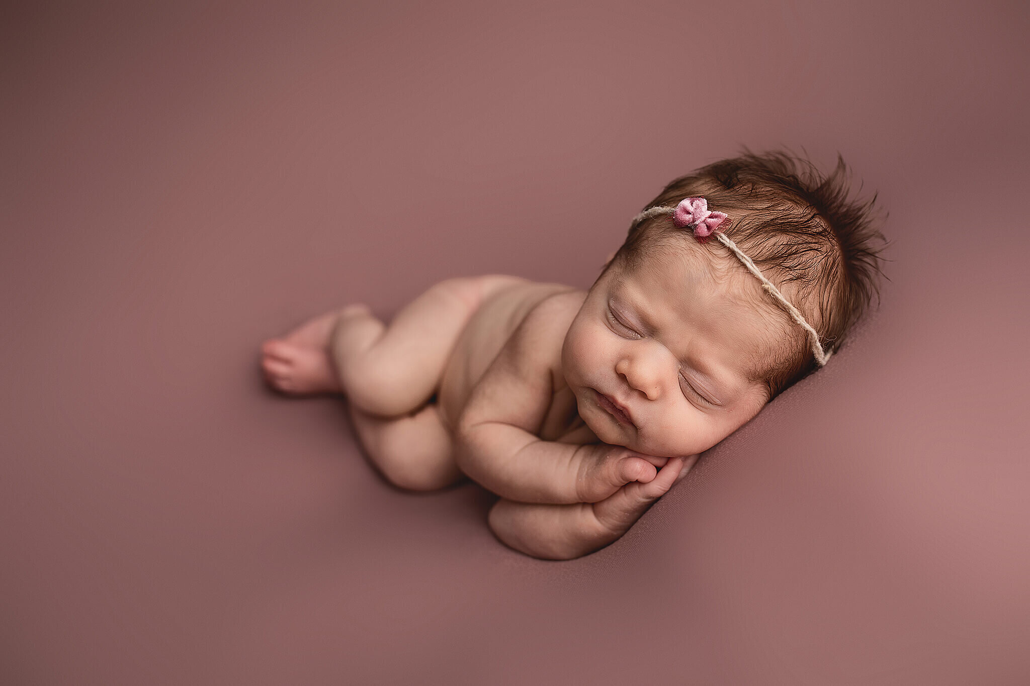 newborn girl on pink blanket, columbus ohio photographer