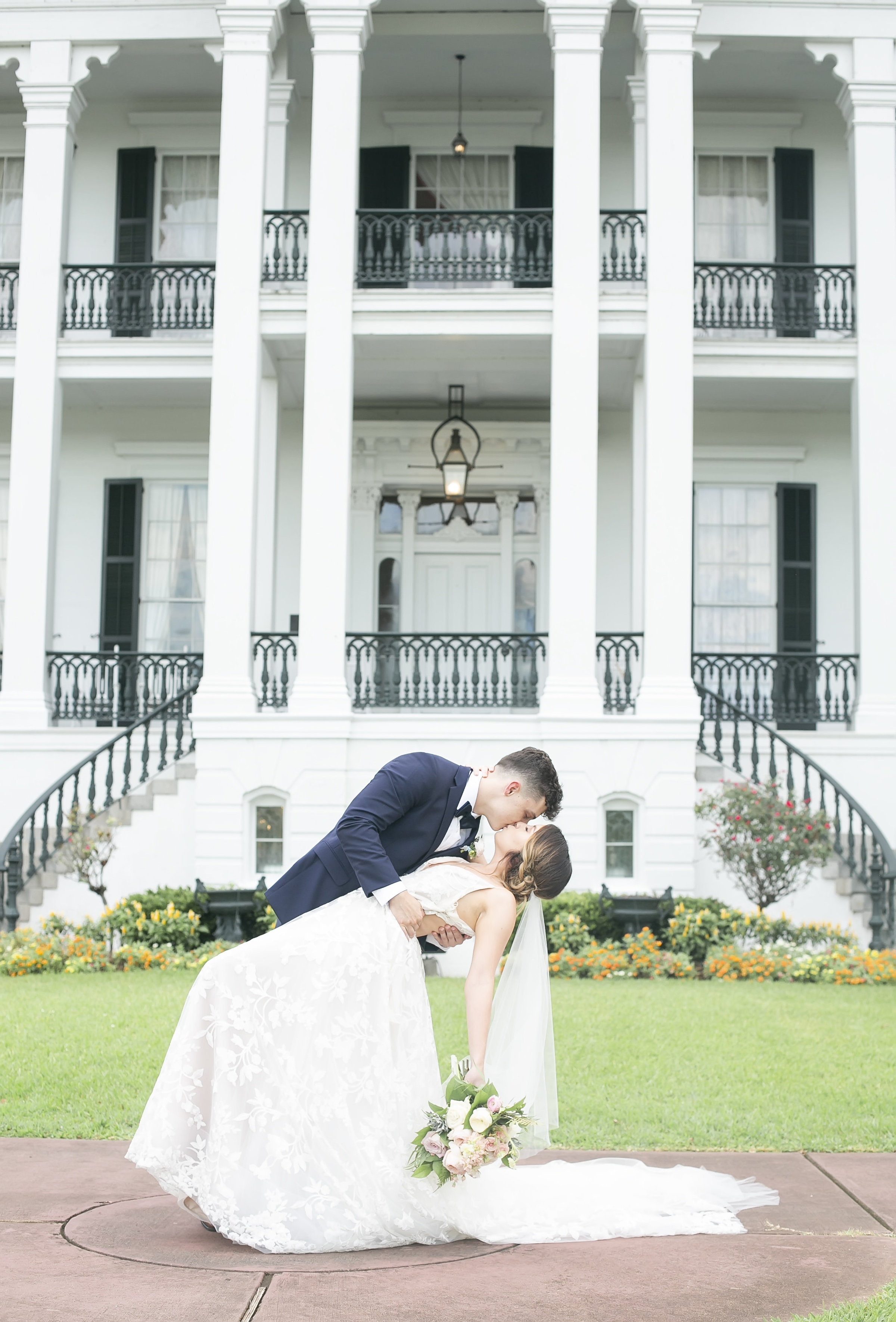 Dip kiss in front of Nottoway Plantation in Louisiana