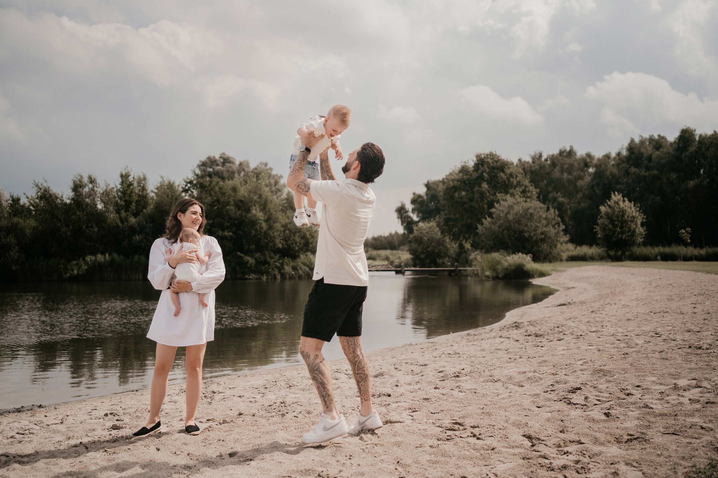 Newbornshoot door Leukfotografie in Amsterdam, Zaandam, Landsmeer, Oostzaan en Purmerend – zachte, liefdevolle babyfoto’s-112